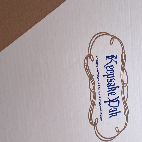 Gorgeous wedding gown and Crystal and Pearl headpiece - Picture 3 of 6